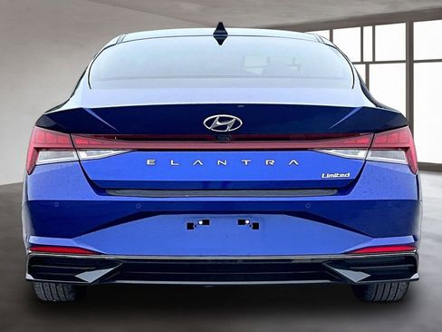 Used 2023 Hyundai Elantra Limited w/ Cargo Package FWD image 5