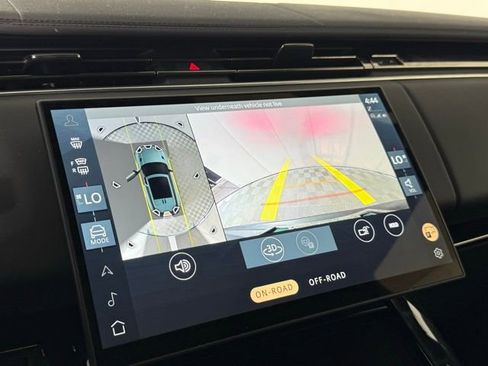 Used 2025 Land Rover Range Rover Sport SE AWD/4WD image 18