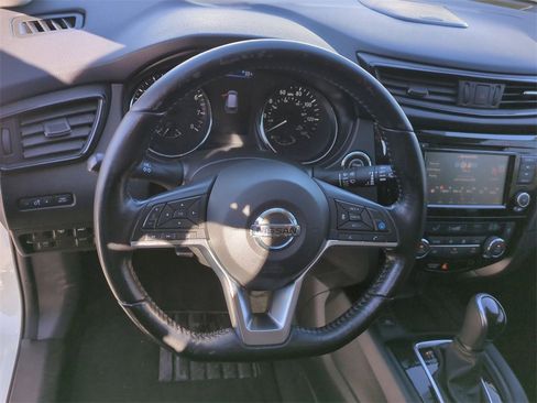 Used 2020 Nissan Rogue SV w/ Sun & Sound Touring Package image 17