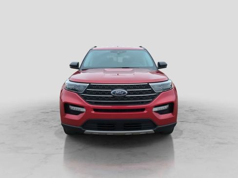 Certified 2024 Ford Explorer XLT w/ Equipment Group 202A AWD/4WD image 3