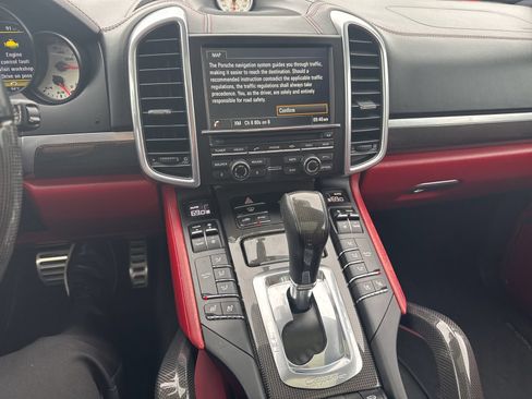 Used 2016 Porsche Cayenne Turbo AWD/4WD image 11