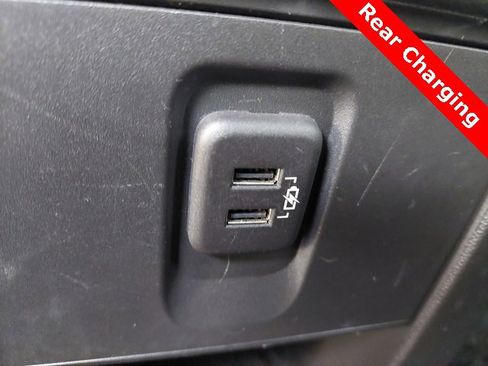 Used 2023 Chevrolet Traverse LT image 18