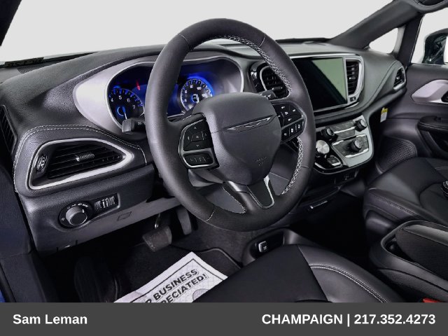New 2027 Chrysler Pacifica Select FWD image 9