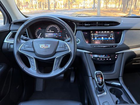 Used 2019 Cadillac XT5 Premium Luxury image 3