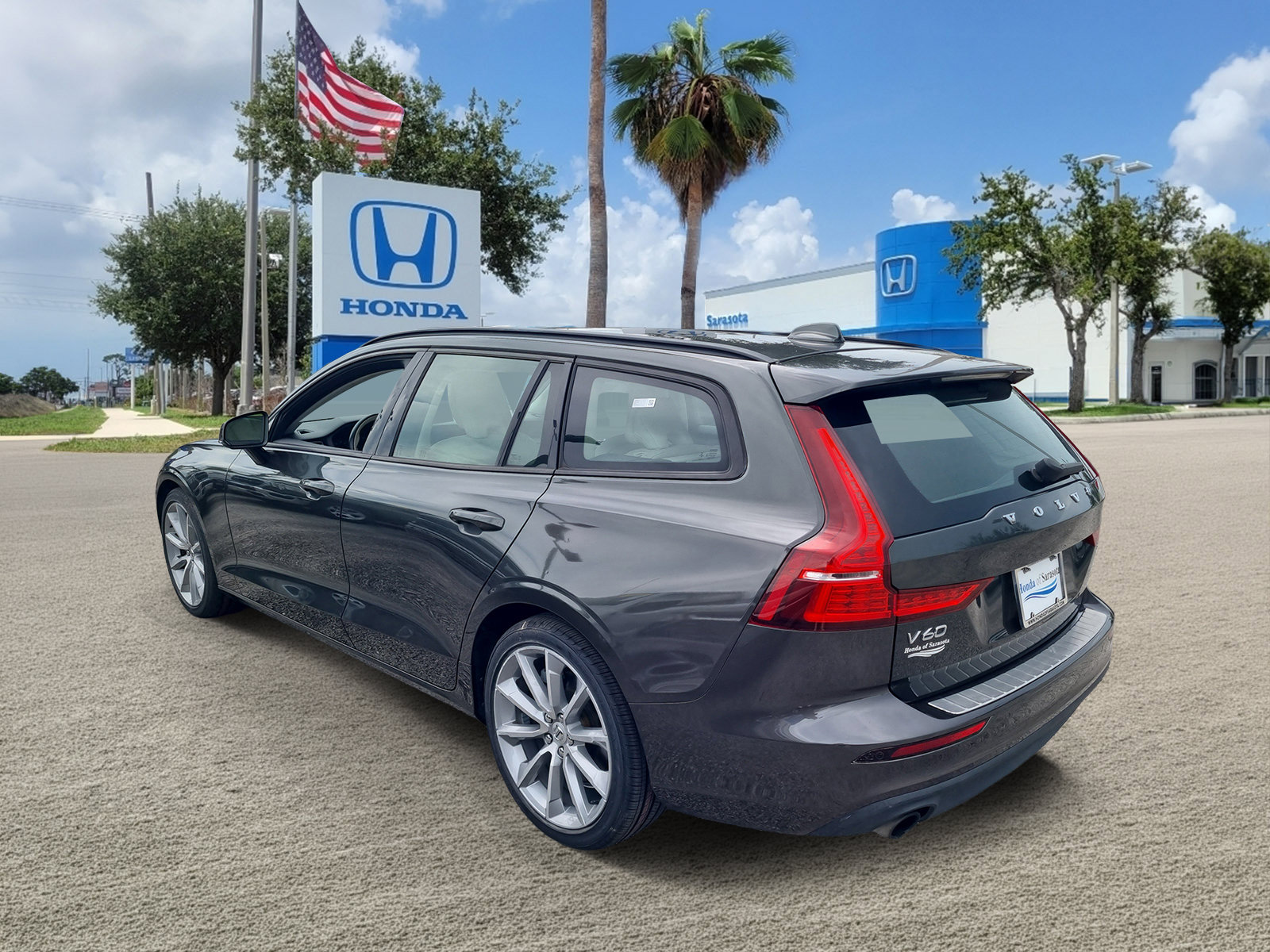 Used 2020 Volvo V60 T5 Momentum FWD image 5