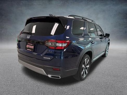 Used 2025 Honda Pilot Touring image 6