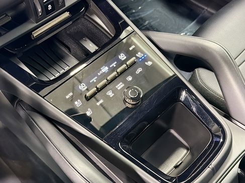 Certified 2025 Porsche Cayenne Turbo image 28