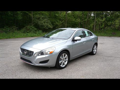 Used 2013 Volvo S60 T5 image 1