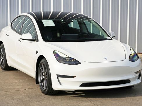 Used 2021 Tesla Model 3 Standard Range Plus image 54