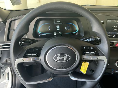 New 2026 Hyundai Elantra SE FWD image 16