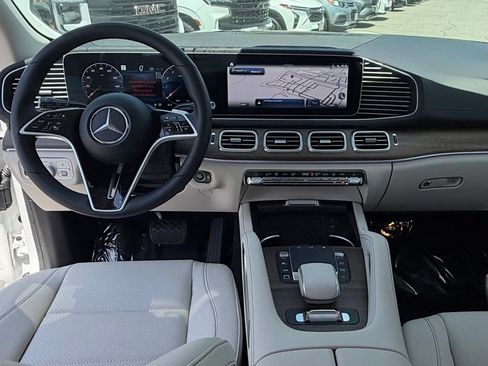 Used 2025 Mercedes-Benz GLS 450 4MATIC image 33