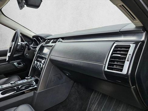 Used 2017 Land Rover Discovery First Edition image 23