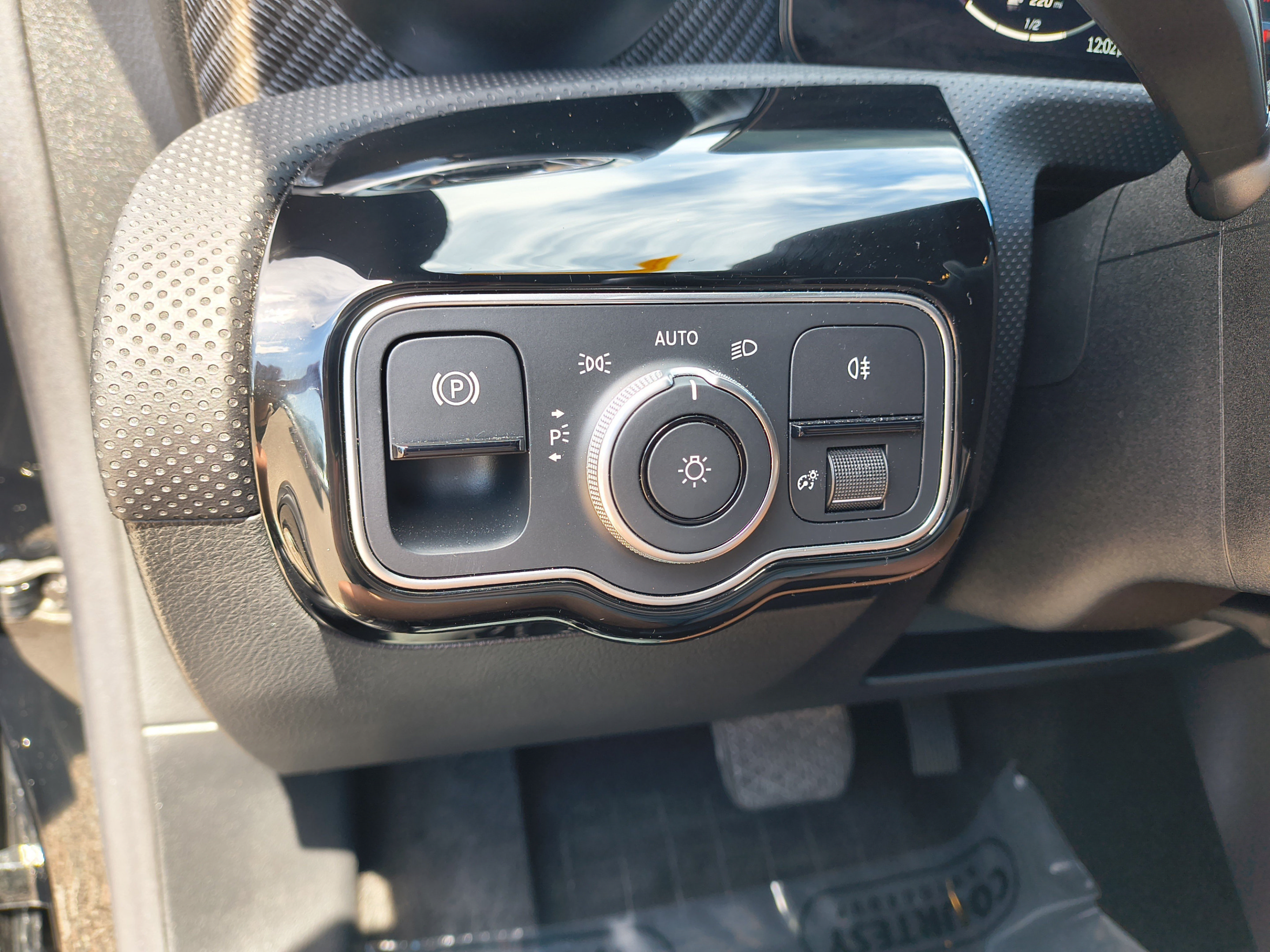 Used 2024 Mercedes-Benz CLA 250 image 29