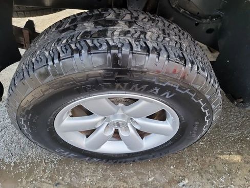 Used 2012 Nissan Titan SV w/ SV Premium Utility Pkg image 27