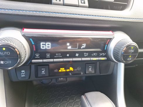 Used 2024 Toyota RAV4 XSE AWD/4WD image 27