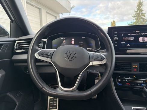 Used 2025 Volkswagen Jetta Sport FWD image 20