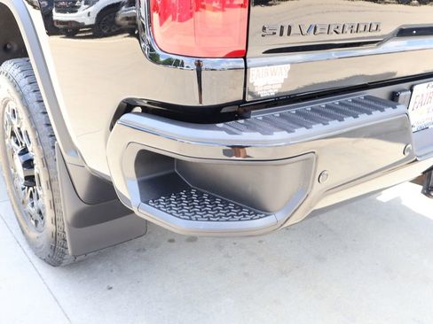 Used 2024 Chevrolet Silverado 2500 LT w/ Midnight Edition AWD/4WD image 32
