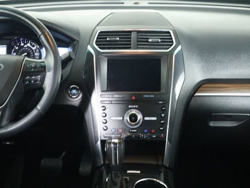 Used 2019 Ford Explorer Limited w/ Class III Trailer Tow Package image 14