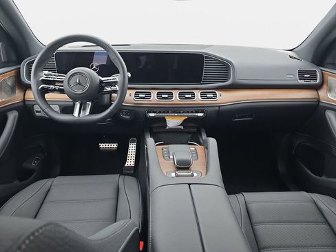New 2026 Mercedes-Benz GLS 580 4MATIC image 9