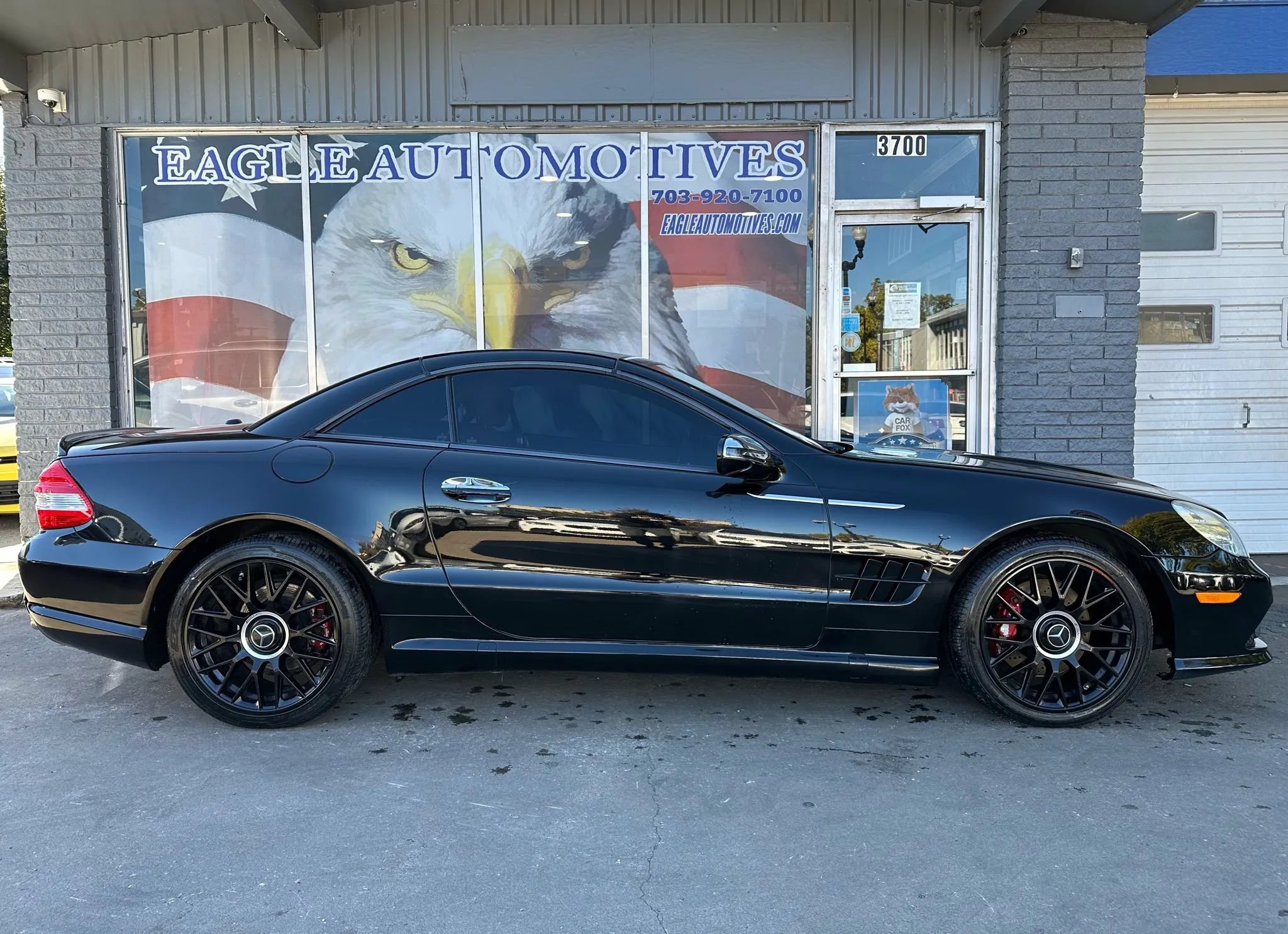 Used 2011 Mercedes-Benz SL 550 image 2