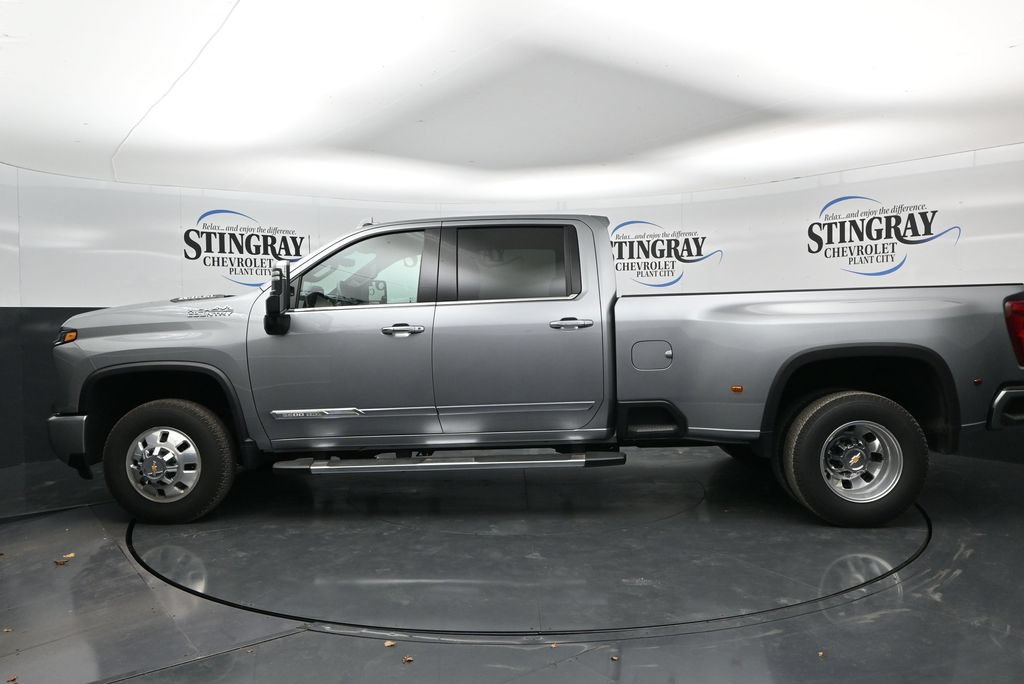 Used 2026 Chevrolet Silverado 3500 High Country w/ Technology Package AWD/4WD image 4