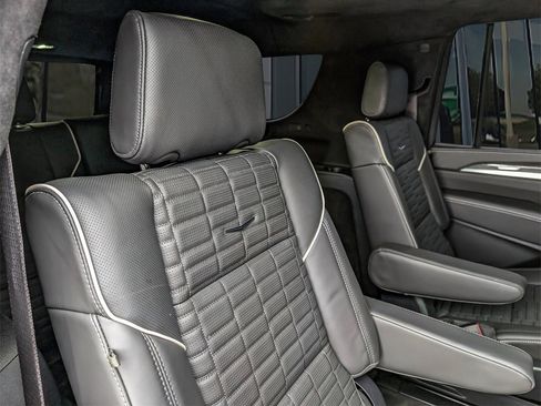 Certified 2025 Cadillac Escalade ESV V image 19