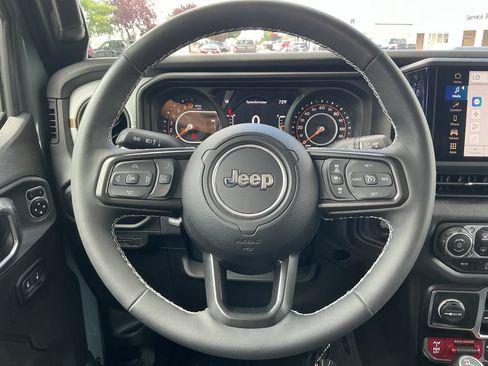 Certified 2025 Jeep Gladiator Sport AWD/4WD image 17