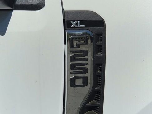 New 2026 Ford F250 XL w/ XL Chrome Package RWD image 24