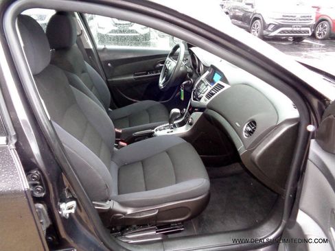 Used 2016 Chevrolet Cruze LT FWD image 16