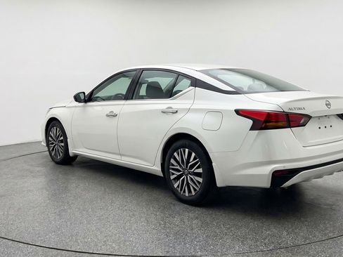Used 2025 Nissan Altima 2.5 SV image 6