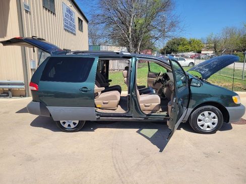 Used 2003 Toyota Sienna CE image 17