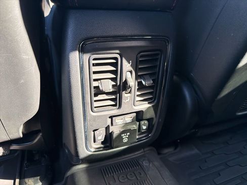 Used 2019 Jeep Grand Cherokee Trailhawk w/ Trailhawk Luxury Group image 37