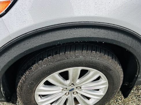 Used 2022 Ford Explorer Limited w/ Equipment Group 301A image 19