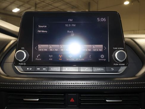 Used 2024 Nissan Rogue SV image 12