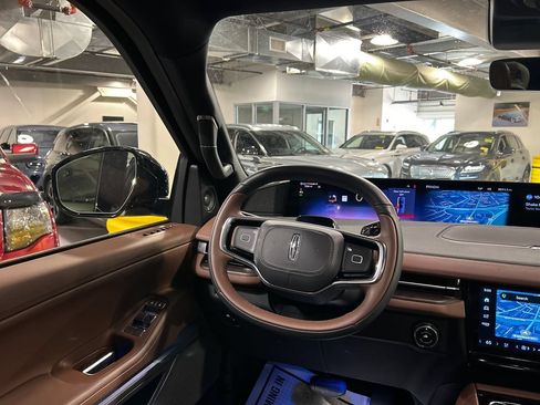 Used 2026 Lincoln Navigator L Reserve AWD/4WD image 24