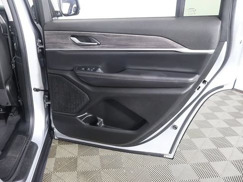 Used 2023 Jeep Grand Cherokee L Limited AWD/4WD image 29