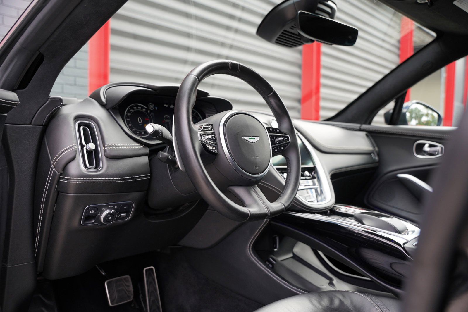 Used 2021 Aston Martin DBX AWD/4WD image 19