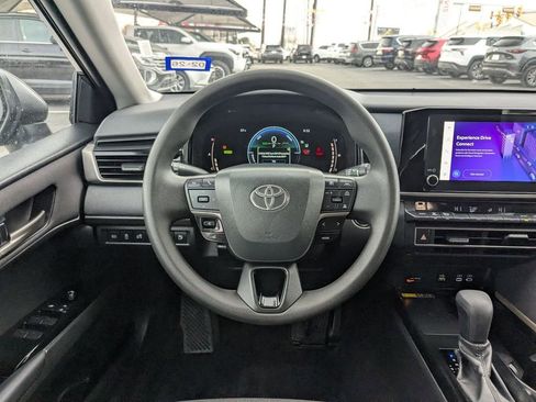 Used 2025 Toyota Camry SE image 26
