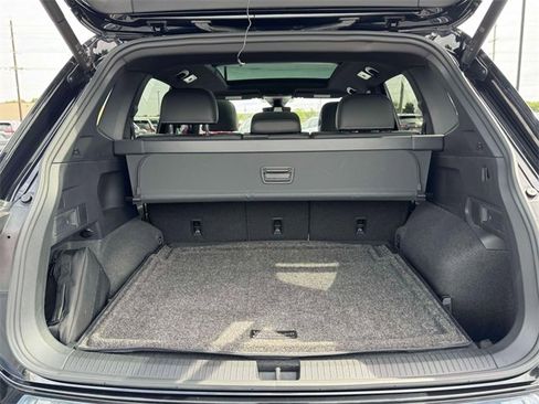 Used 2024 Volkswagen Tiguan SEL R-Line image 10