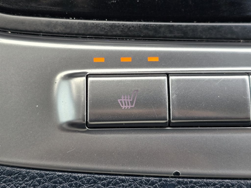 Certified 2025 Kia Carnival EX FWD image 31