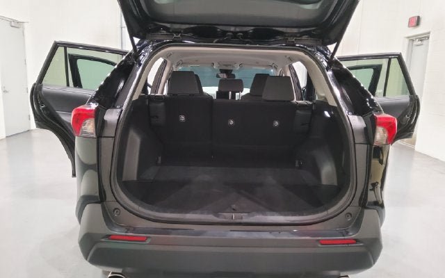 Used 2025 Toyota RAV4 XLE AWD/4WD image 18