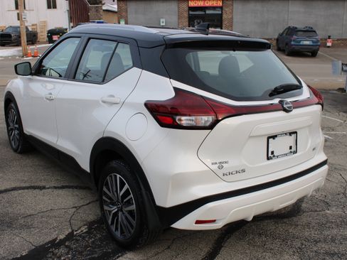 Certified 2024 Nissan Kicks SV image 3