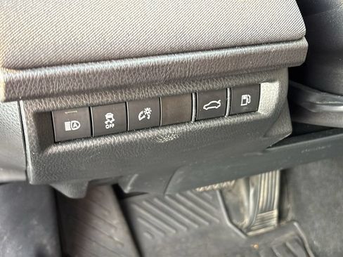 Used 2025 Toyota Camry LE FWD image 10
