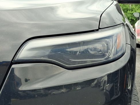 Used 2019 Jeep Cherokee Latitude Plus w/ Cold Weather Group AWD/4WD image 9