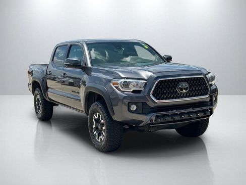 Used 2019 Toyota Tacoma TRD Off-Road w/ TRD Premium Off Road Package image 3