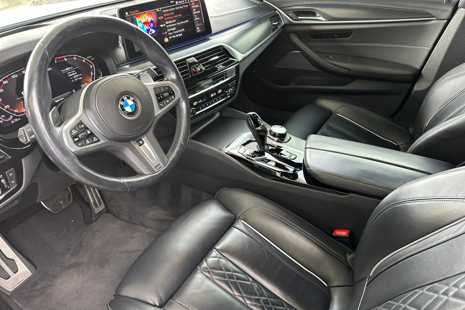 Used 2023 BMW M550i xDrive w/ Executive Package AWD/4WD image 11