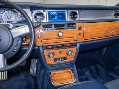 Used 2011 Rolls-Royce Phantom Sedan RWD image 55
