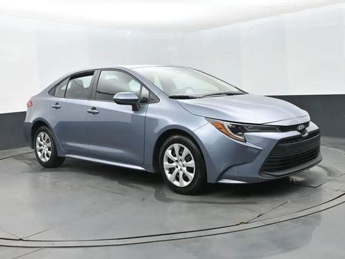 Used 2024 Toyota Corolla LE FWD image 2