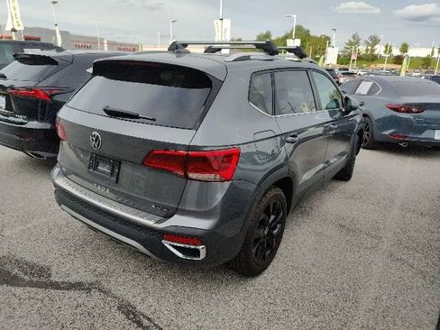 Used 2023 Volkswagen Taos SE w/ Panoramic Sunroof Package AWD/4WD image 18