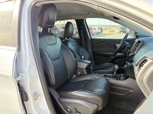 Used 2019 Jeep Cherokee Limited AWD/4WD image 16